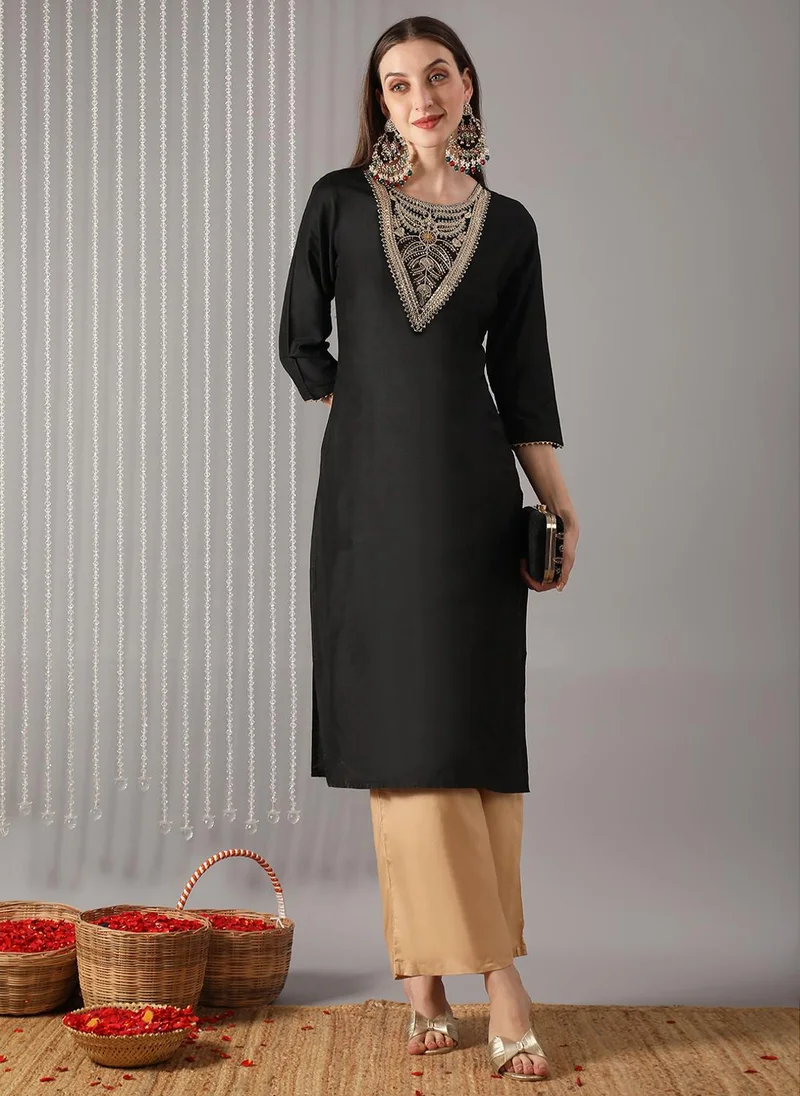 جلو باص جلوبس نسائي أسود مطرز بالترتر بياقة مستديرة وتفاصيل جوتا باتي كورتا احتفالي مستقيم